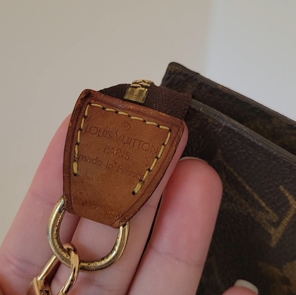 Louis Vuitton Black and Gold Monogram Pouch. - Picture 7 of 9
